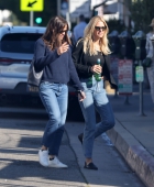 Jennifer_starts_her_morning_by_meeting_a_friend_for_coffee_in_Brentwood-007.jpg
