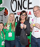 Makes-Appearance-At-Expo-West-To-Celebrate-Her-Organic-Food-Line-Once-Upon-A-Farm-06.jpg